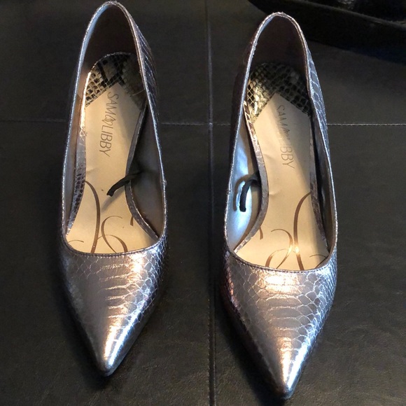 🔥Metallic bronze heels🔥 - Picture 2 of 3